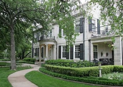 Misting at a governor's mansion